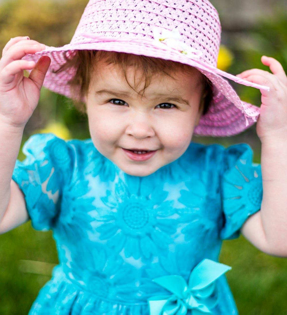 Niña pequeña sonriendo